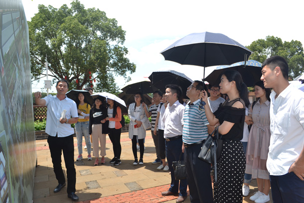 bevitor伟德国际1946研究生前往雷州开展精准扶贫专题调研3.JPG bevitor伟德国际1946研究生前往雷州开展精准扶贫专题调研3.JPG